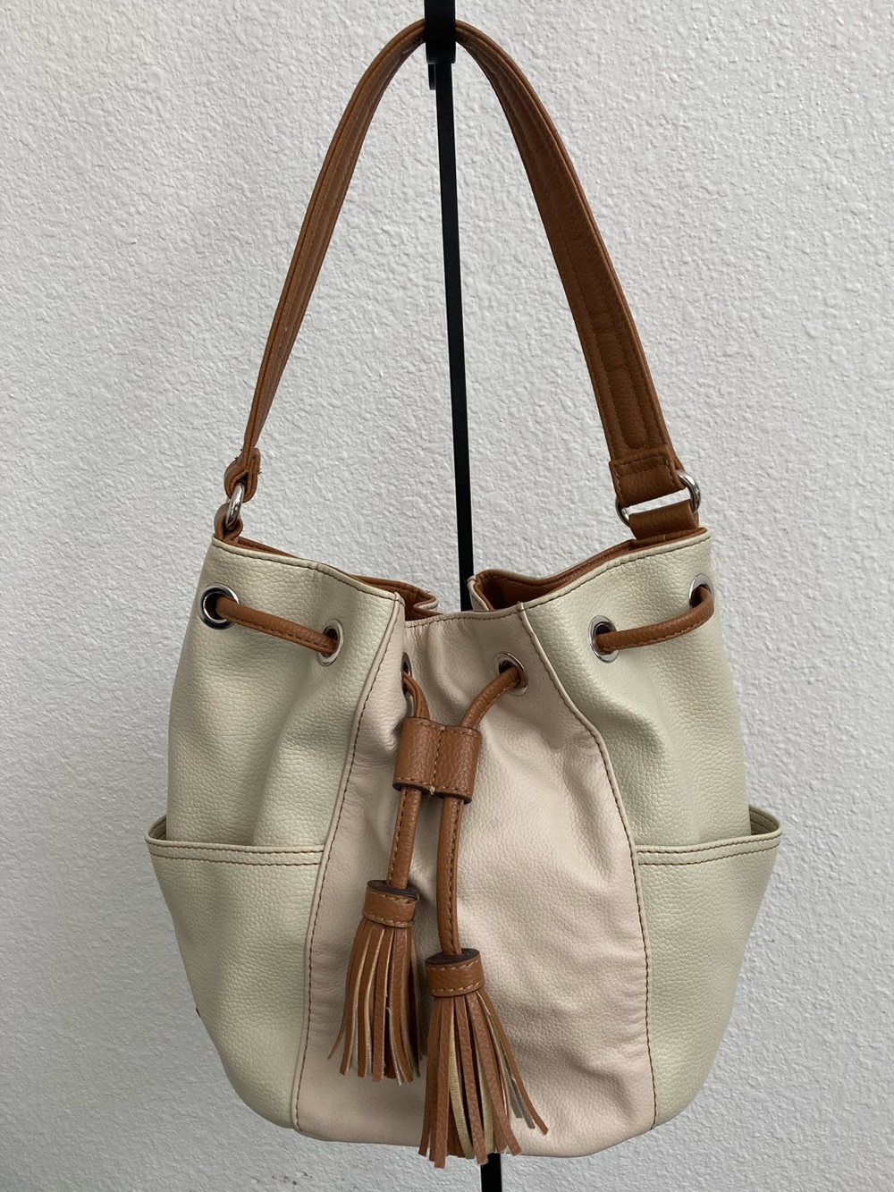 Tignanello Two-Tone Cream & Tan Leather Drawstring Bucket Bag Hobo Purse